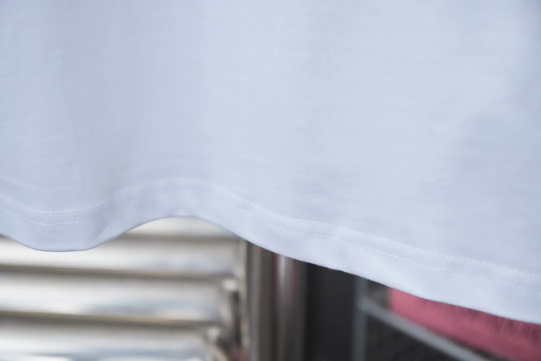 🅿️190 1V 25SS early spring new style Toothbrush embroidered logo short sleeves Light luxury essential item for daily commuting for men and women Correct version Welcome to compare Detailed features · 320g 100% pure cotton double yarn jersey fabric · Custom dyed in the same vat, special thickened 32 pieces double-strand 1X1 thread · Imported Tajima machine machine embroidery, toothbrush embroidered logo embroidery pattern + three-dimensional burnt flowers · Double-needle sewing and cross-seam technology · Original main mark, washed tag, brand moisture-proof paper packaging Color: black/white/pink Size: S/M/L/XLI